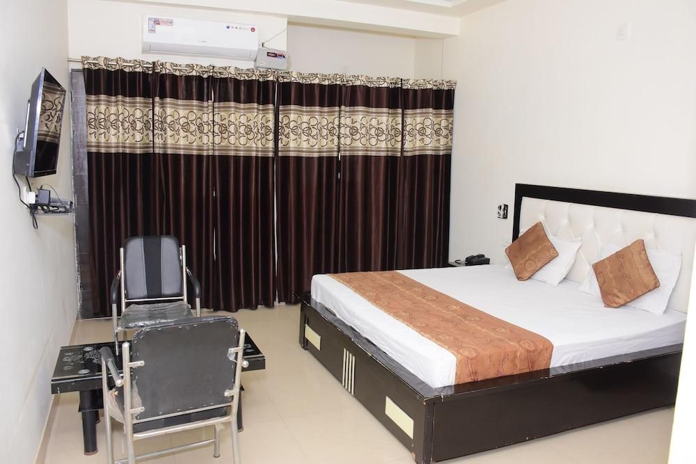 Anamsa Residency Deluxe Room 5