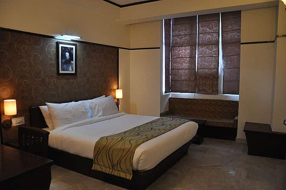 Hotel Krishna Sagar Nh24 Deluxe Room  5