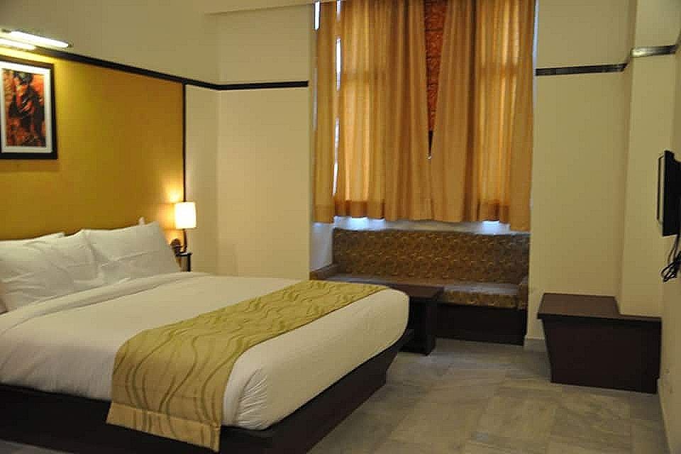 Hotel Krishna Sagar Nh24 Deluxe Room  4