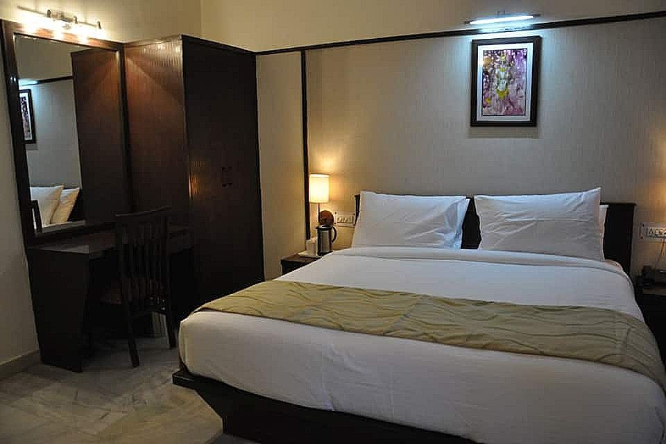 Hotel Krishna Sagar Nh24 Deluxe Room  3