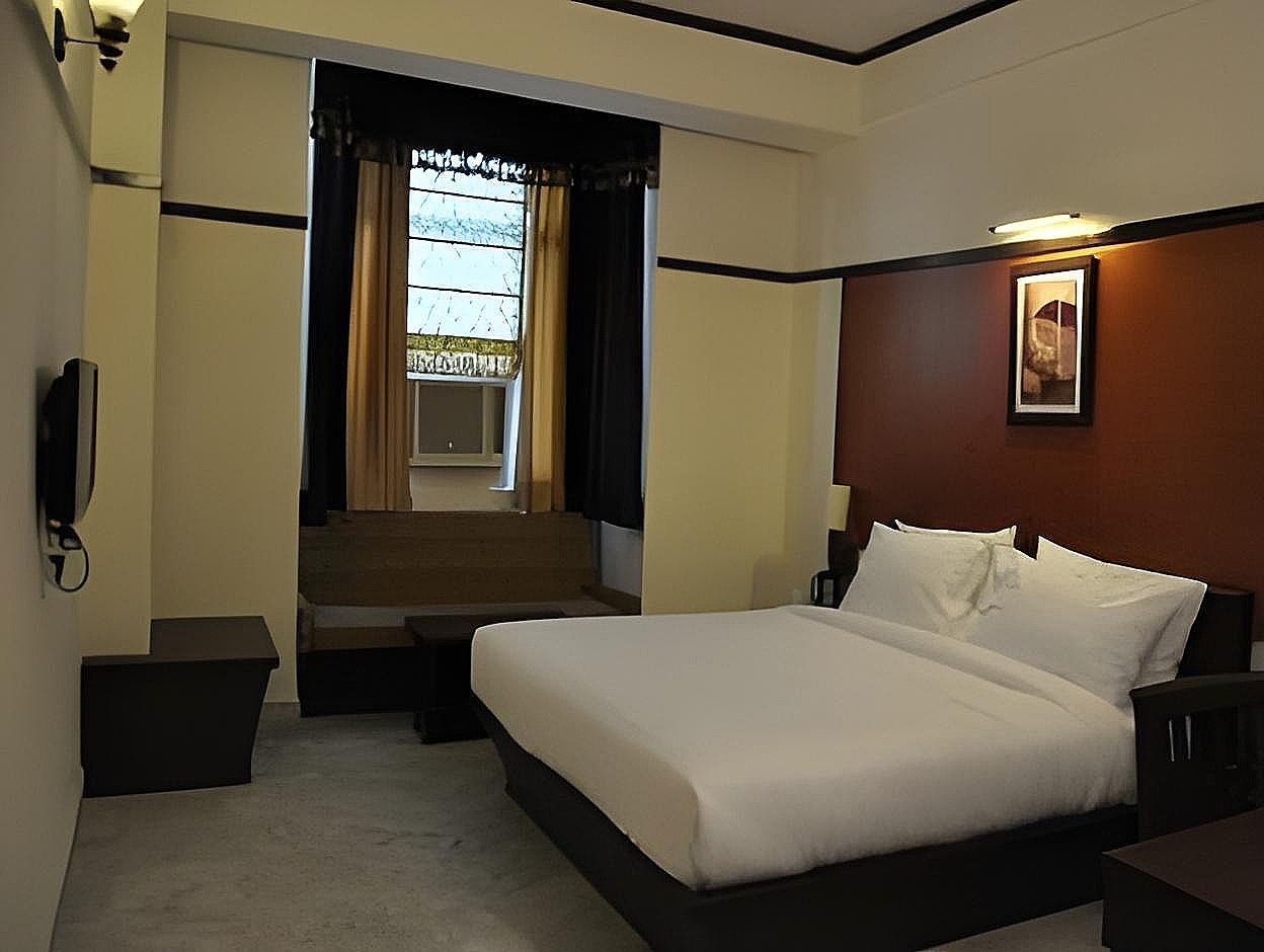 Hotel Krishna Sagar Nh24 Deluxe Room 