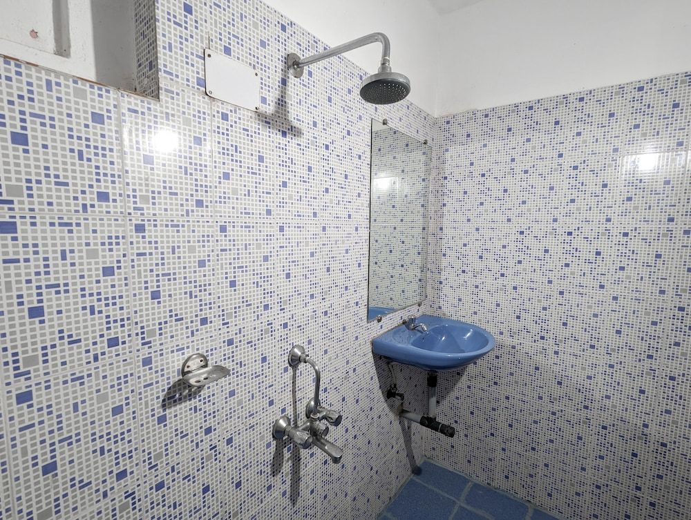 Swati Hotel Deluxe Double Room, 1 Bedroom, Private Bathroom 8