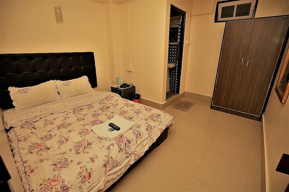 The Griffon's Nest Standard Room 4