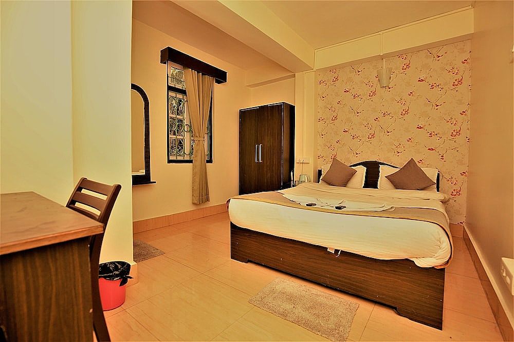 The Griffon's Nest Standard Room 6