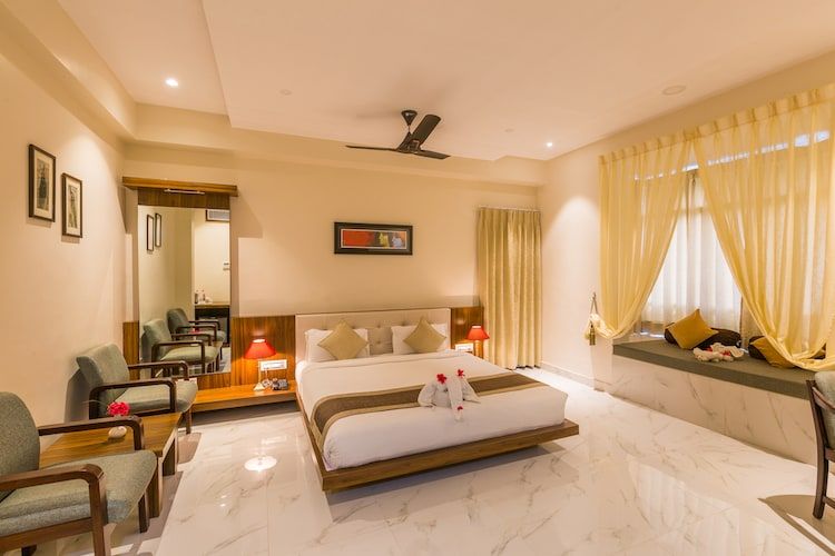 Classic suite with Valley View Balcony