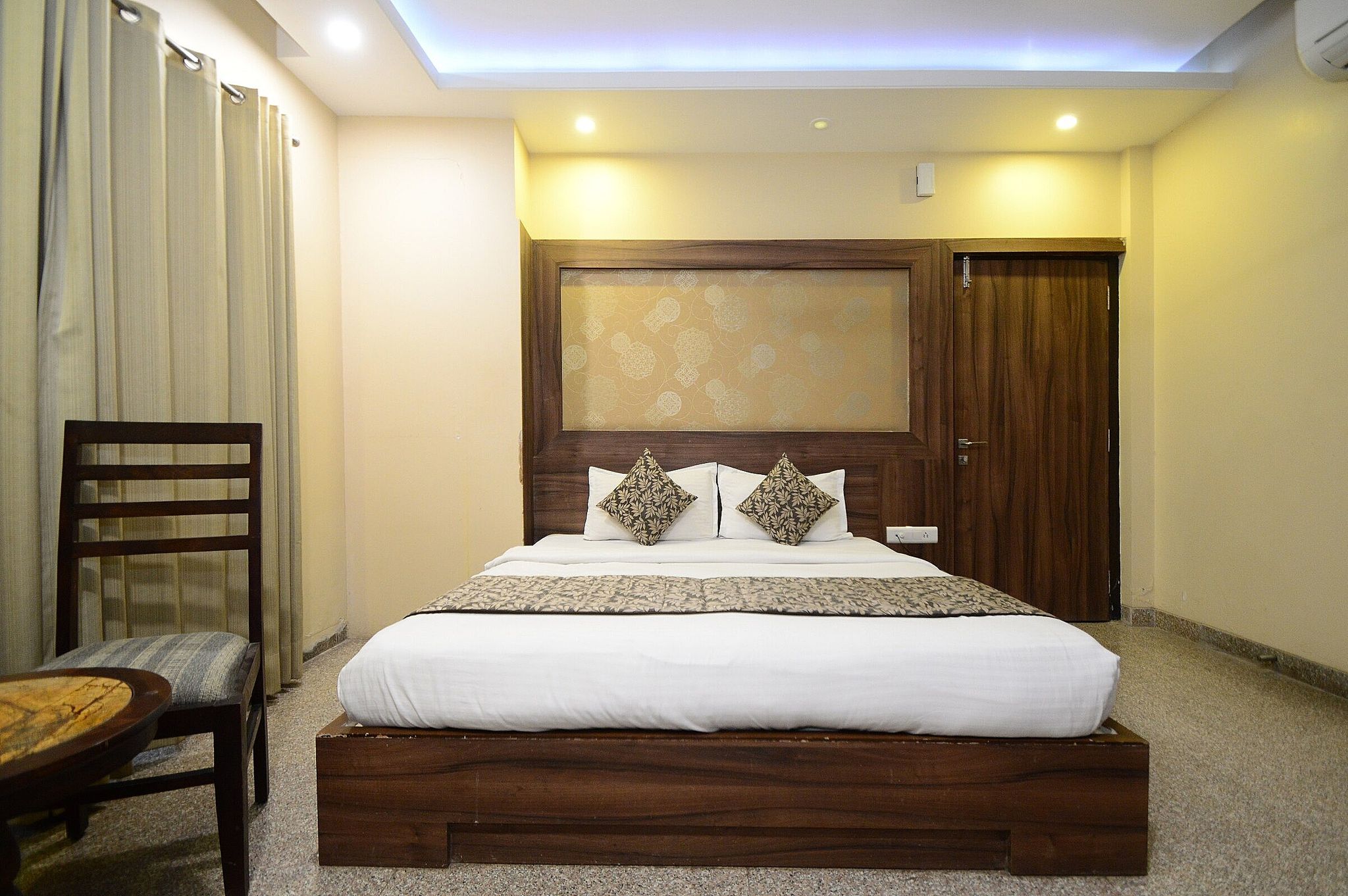 Hotel Neelam Paradise Royal Deluxe Room