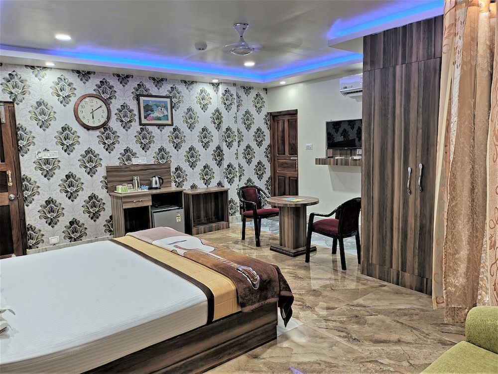 AC Standard Double Bed Room With Free Airport Pickup or Harbor Drop
