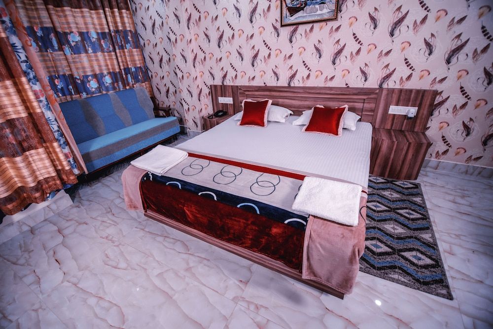 AC Deluxe Double Bed Room With Free Airport Pickup or Harbor Drop