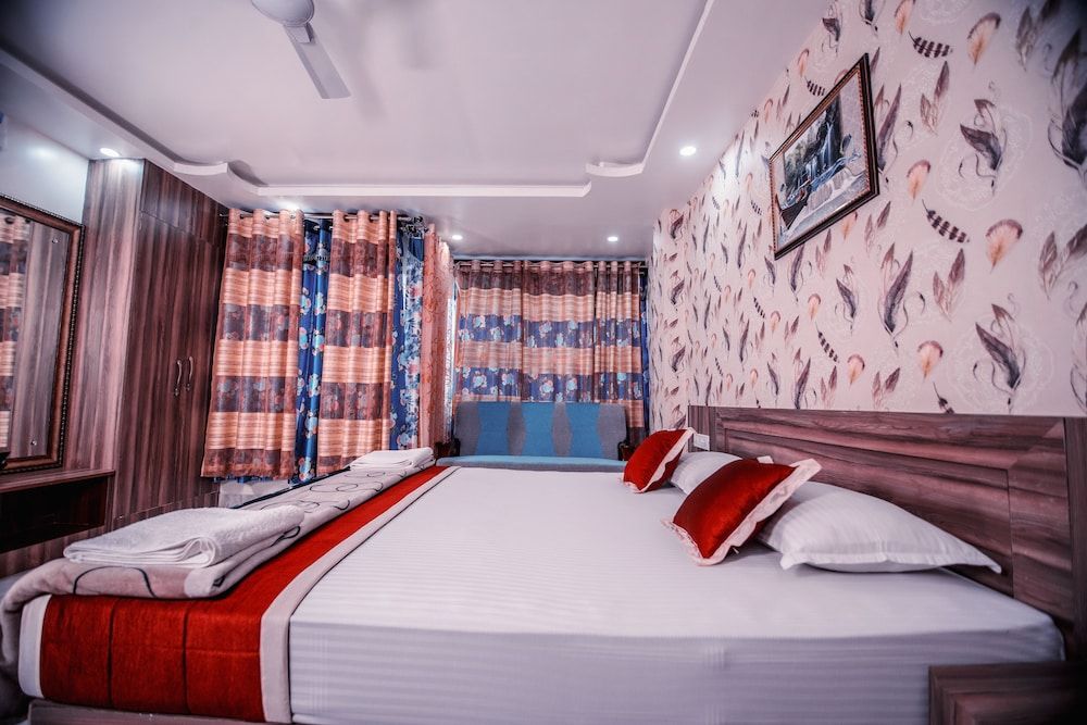 AC Deluxe Double Bed Room With Free Airport Pickup or Harbor Drop