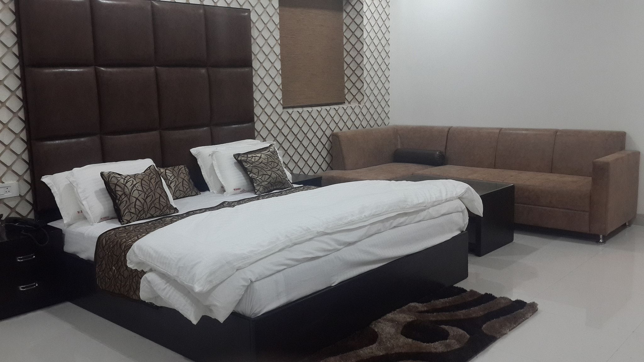 Hotel Mandakini Lush Luxury Room
