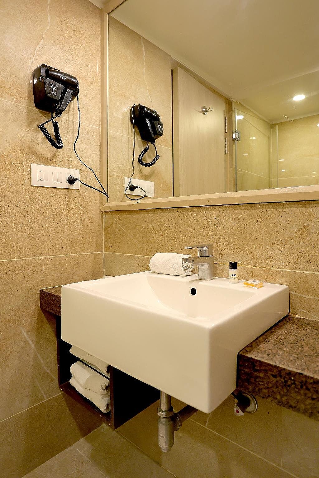 Royale Lalit Hotel Deluxe Room 16