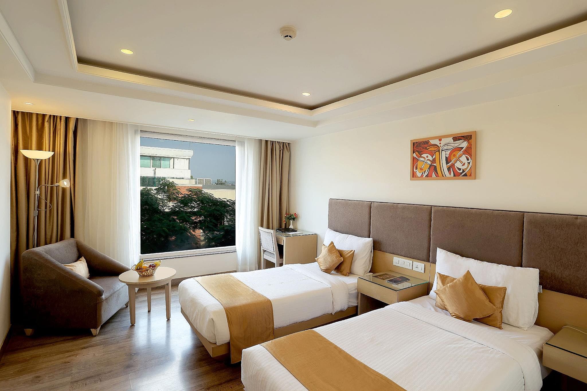 Royale Lalit Hotel Deluxe Room 3