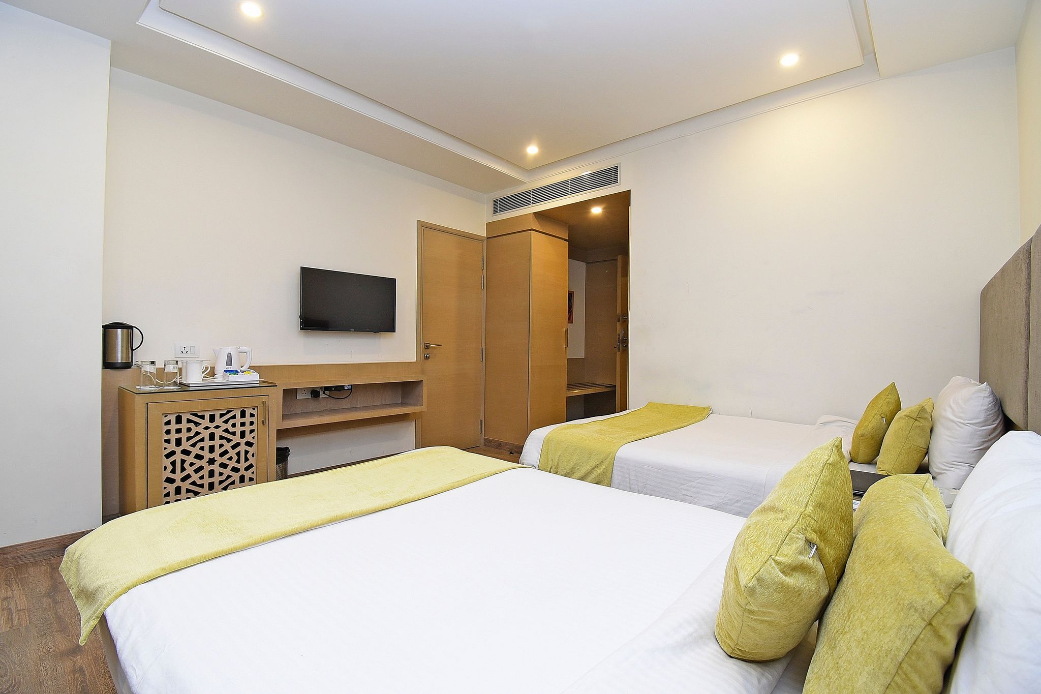 Royale Lalit Hotel Deluxe Room 15
