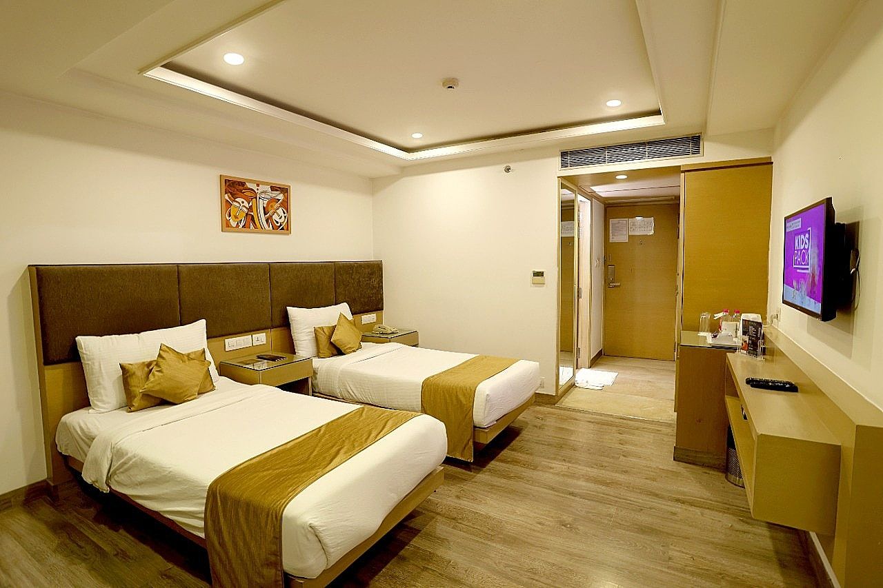 Royale Lalit Hotel Deluxe Room 9