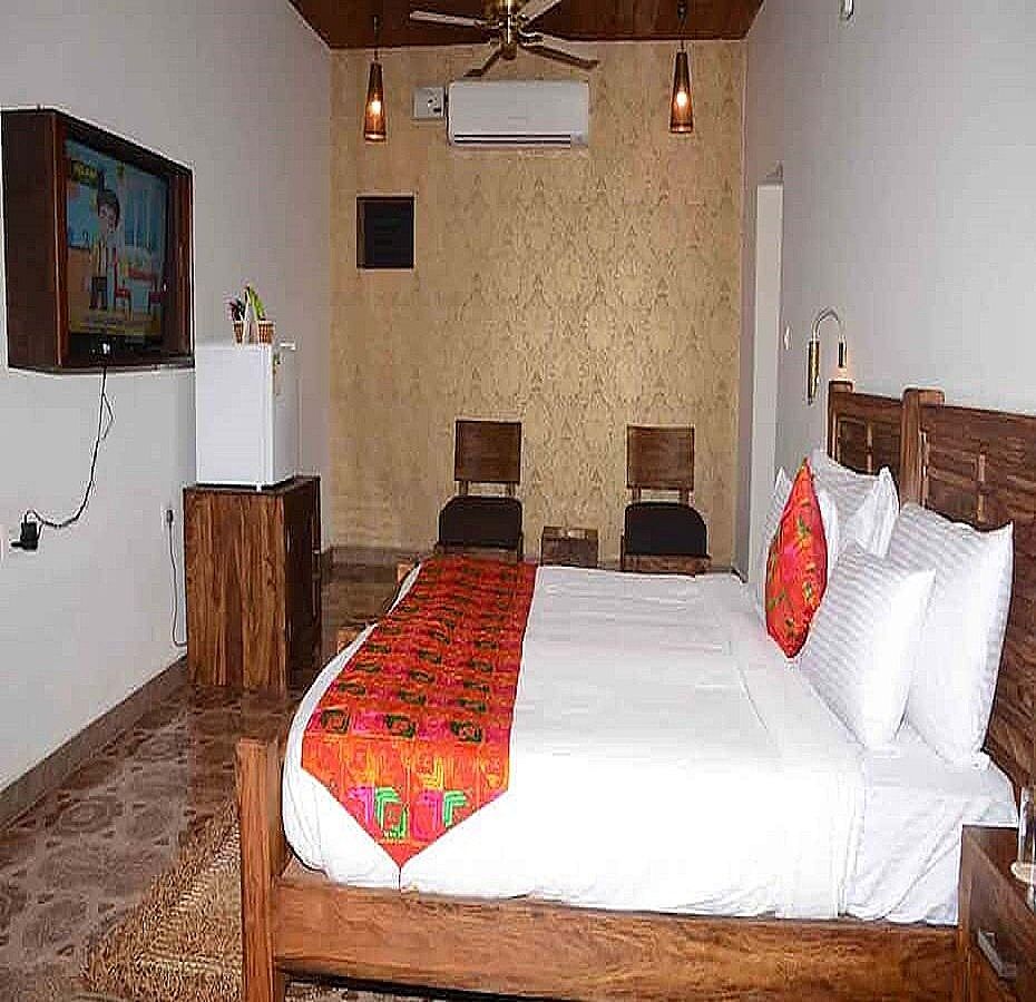 Sadda Pind Standard Room With King Size Bed 2