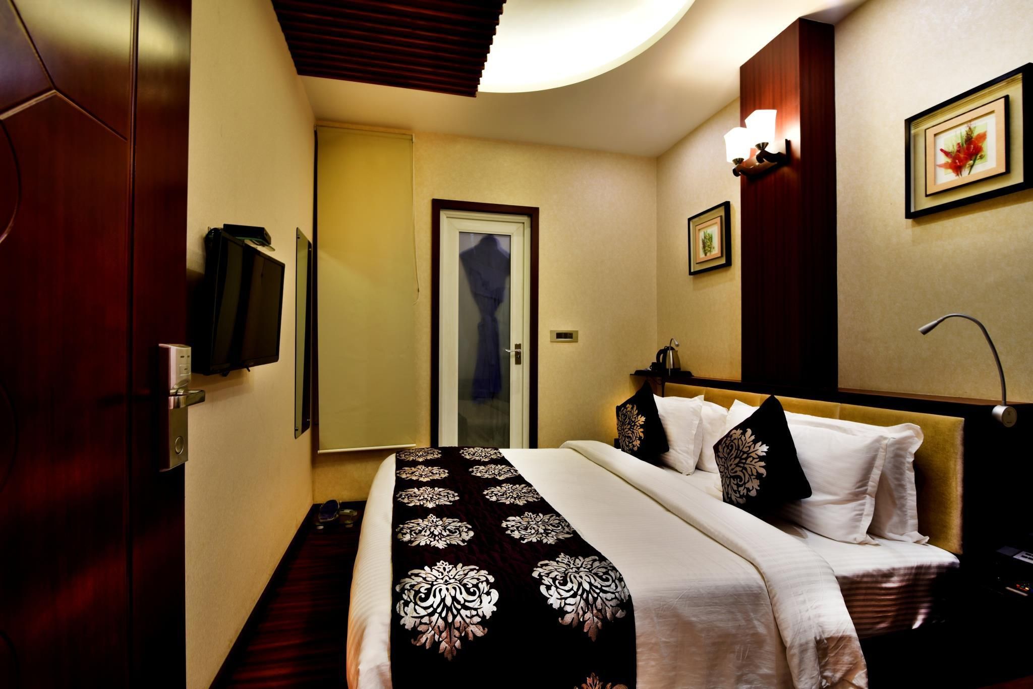 undefined Hotel Kama International 8