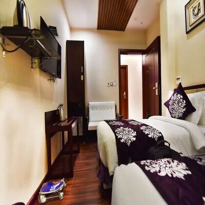 Deluxe King/Twin Bedroom