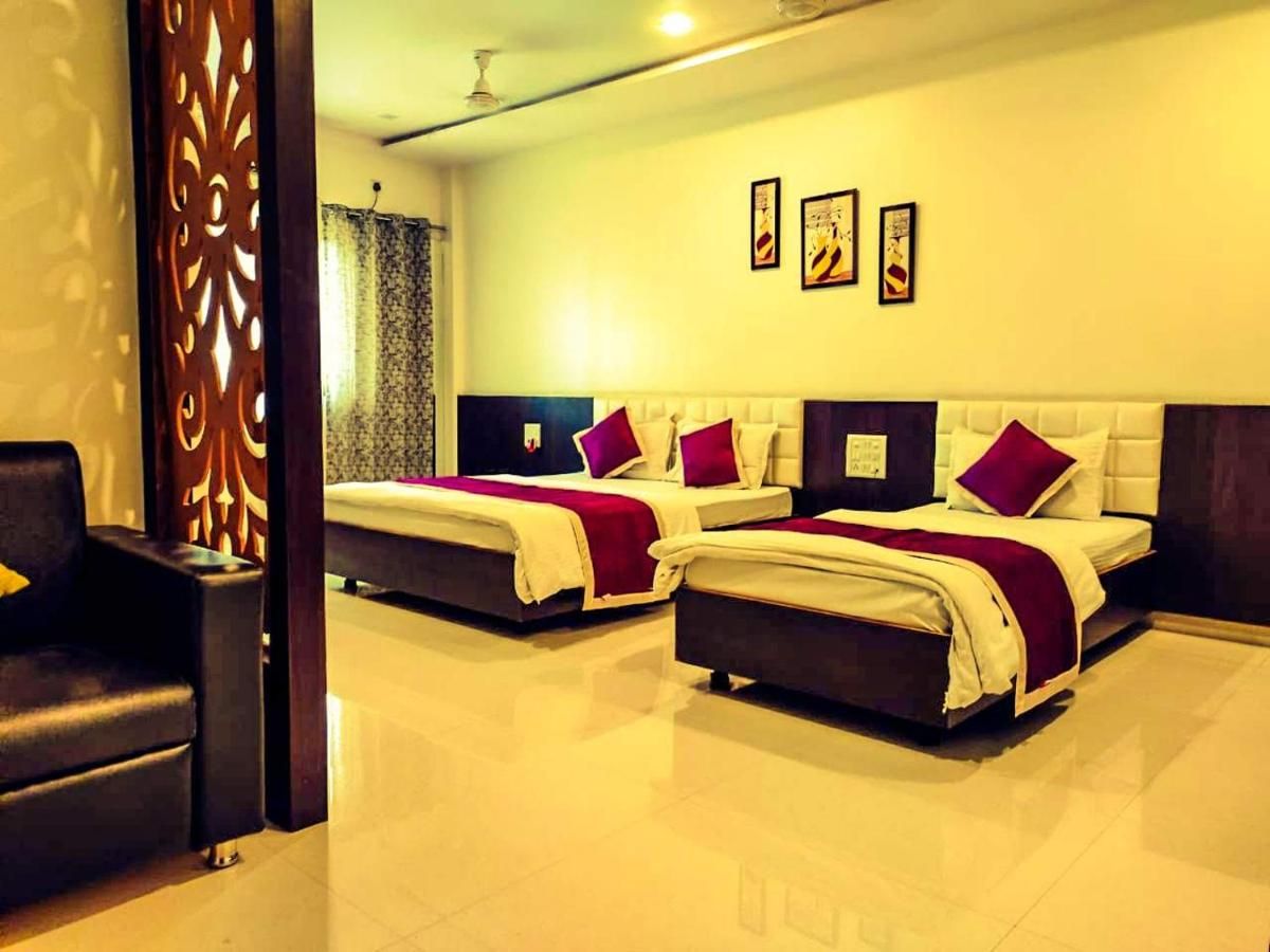 Super Deluxe 3 Bed Non Ac