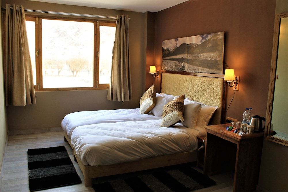 The Driftwood Deluxe Room - Mountain View 2