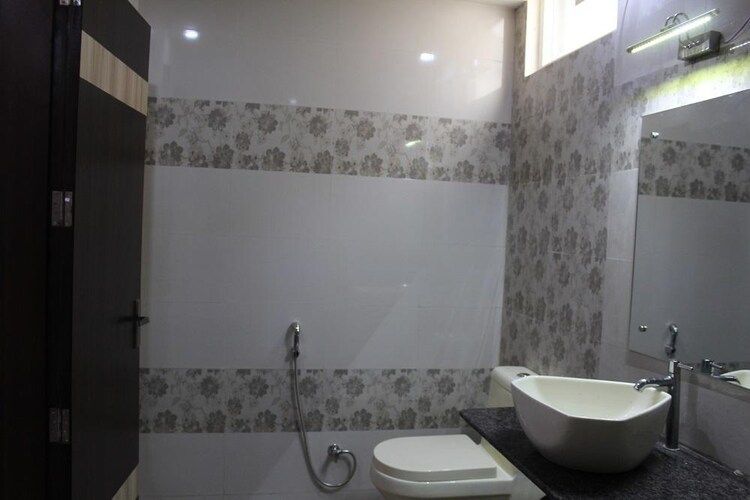 Hotel Celebration Deluxe room 6