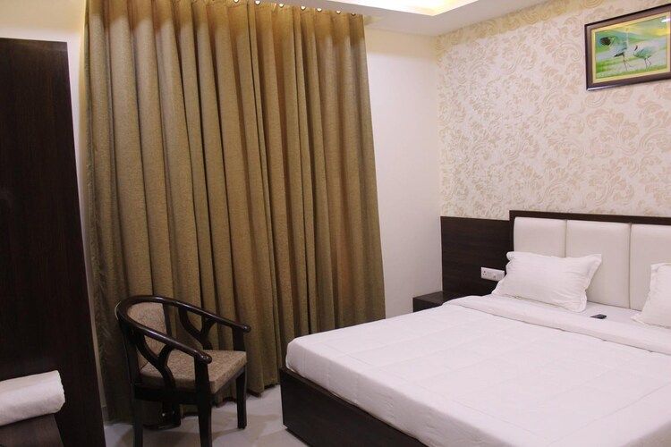 Hotel Celebration Deluxe room 2