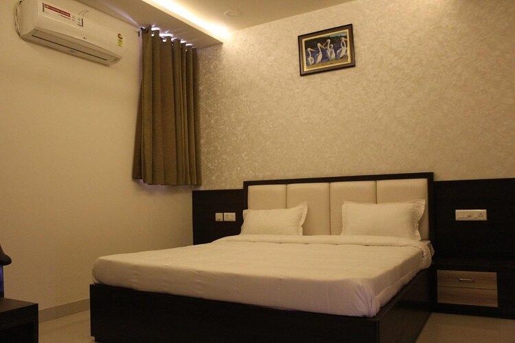 Hotel Celebration Deluxe room 3