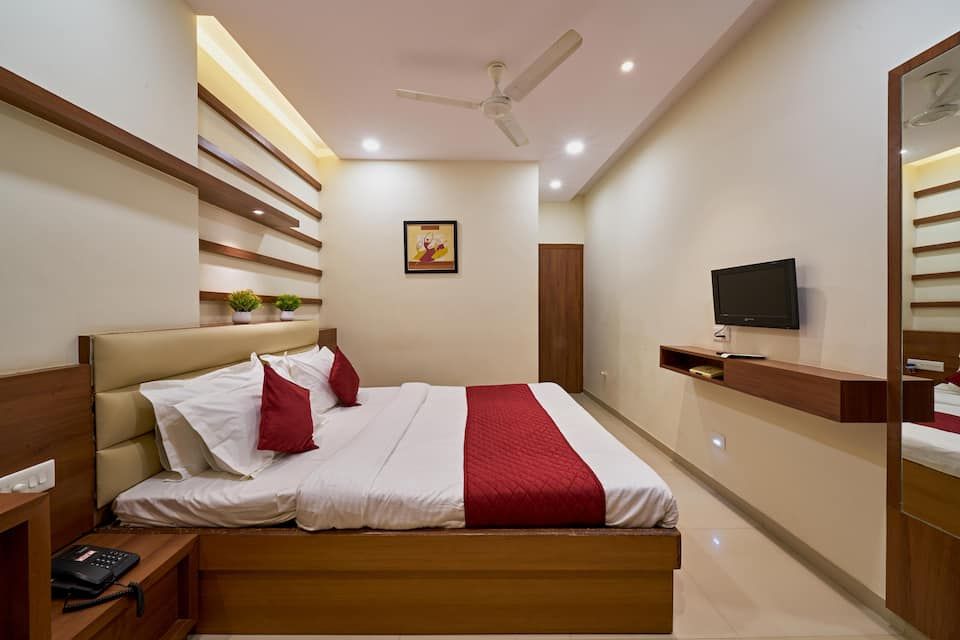 Hotel Sai Deluxe Executive Non A/c 12