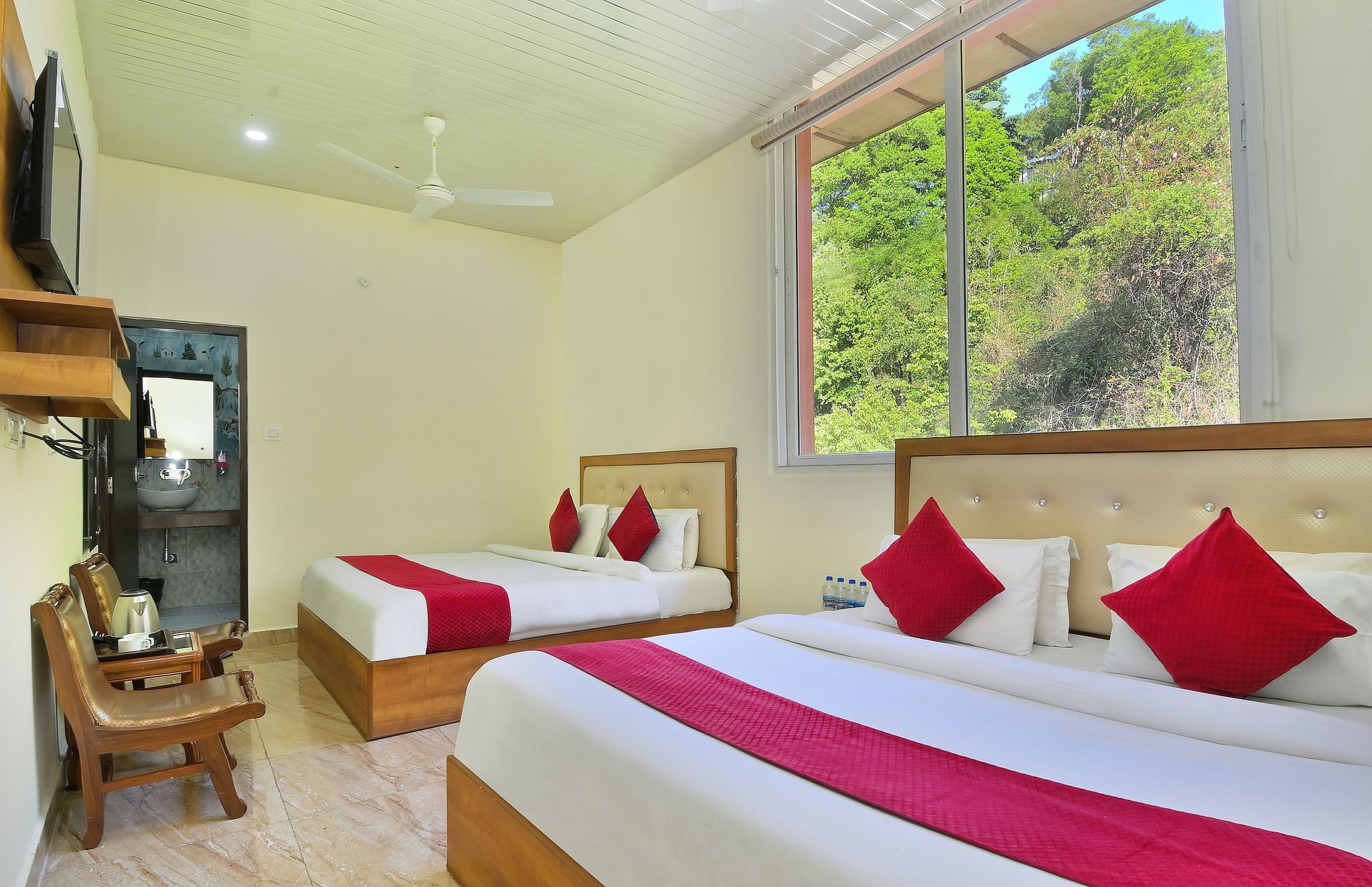 Hotel Bliss Valley- Hotel in Dharamshala Super Deluxe Hot and Cold AC Room - Beautiful View of Himalayas 5