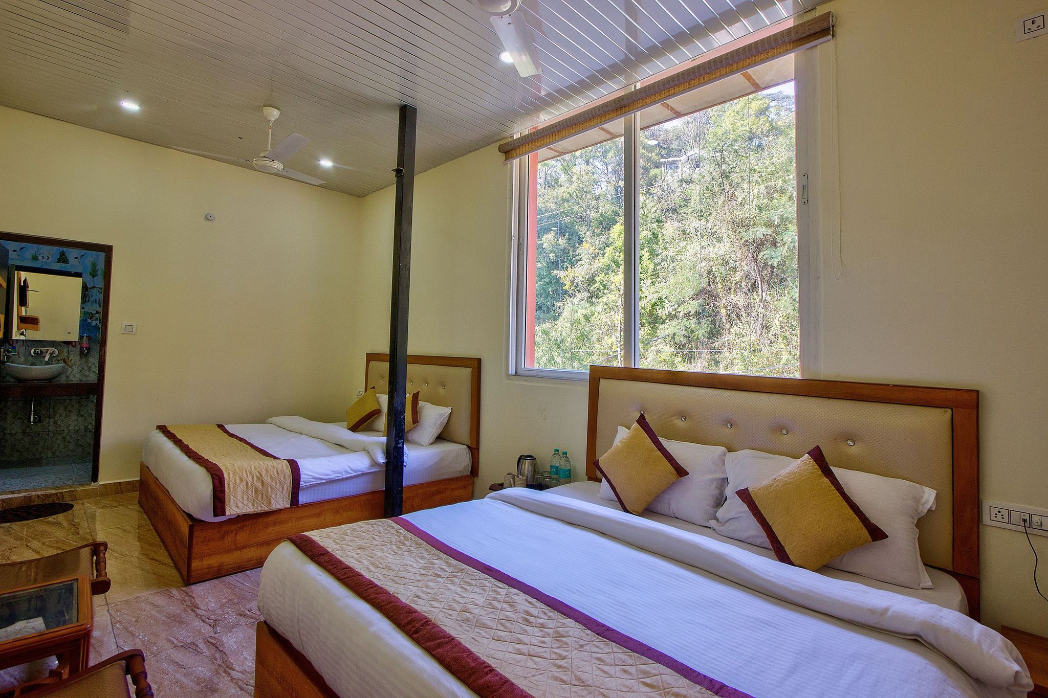Hotel Bliss Valley- Hotel in Dharamshala Super Deluxe Hot and Cold AC Room - Beautiful View of Himalayas 7