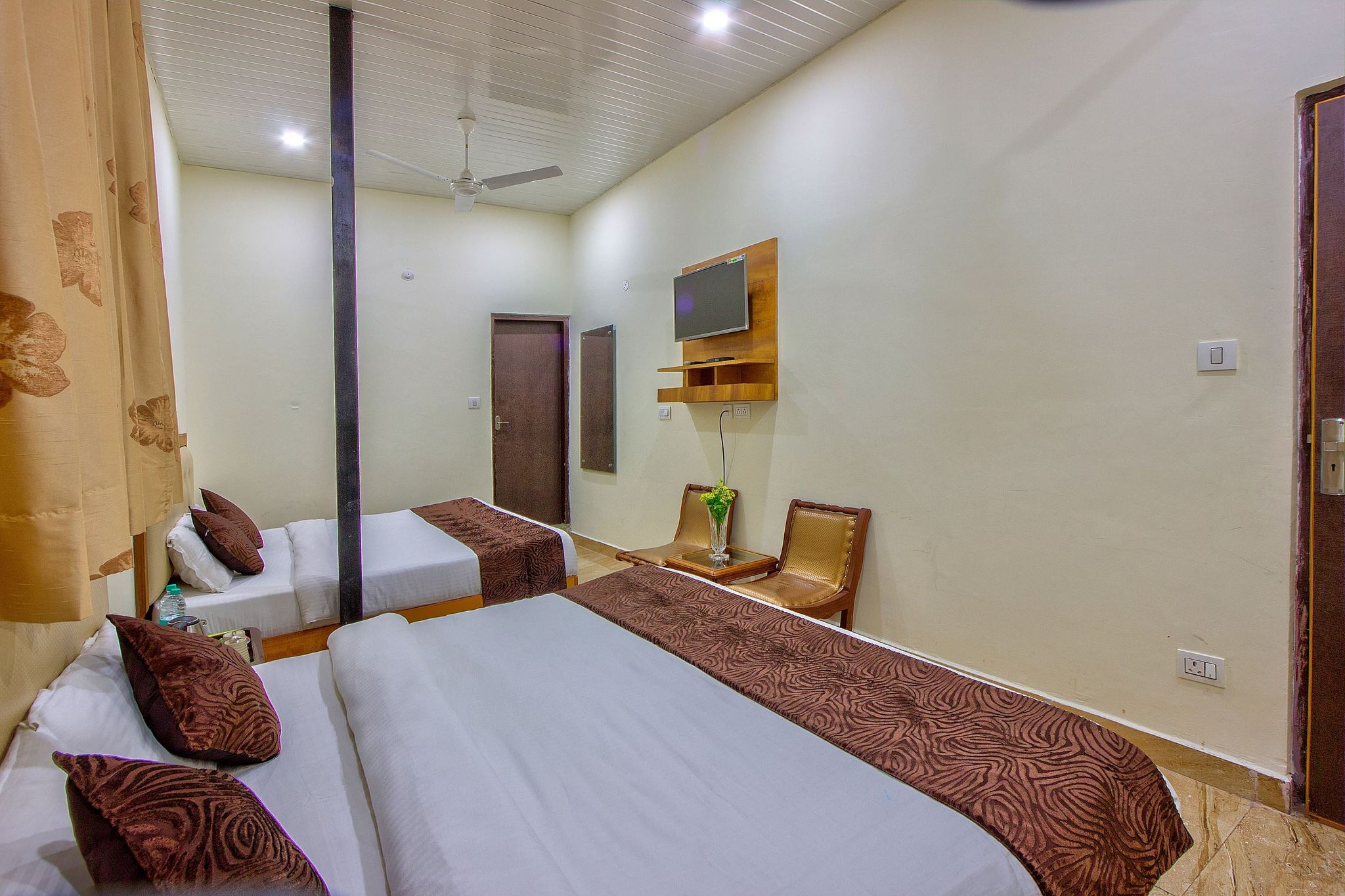 Hotel Bliss Valley- Hotel in Dharamshala Super Deluxe Hot and Cold AC Room - Beautiful View of Himalayas 9