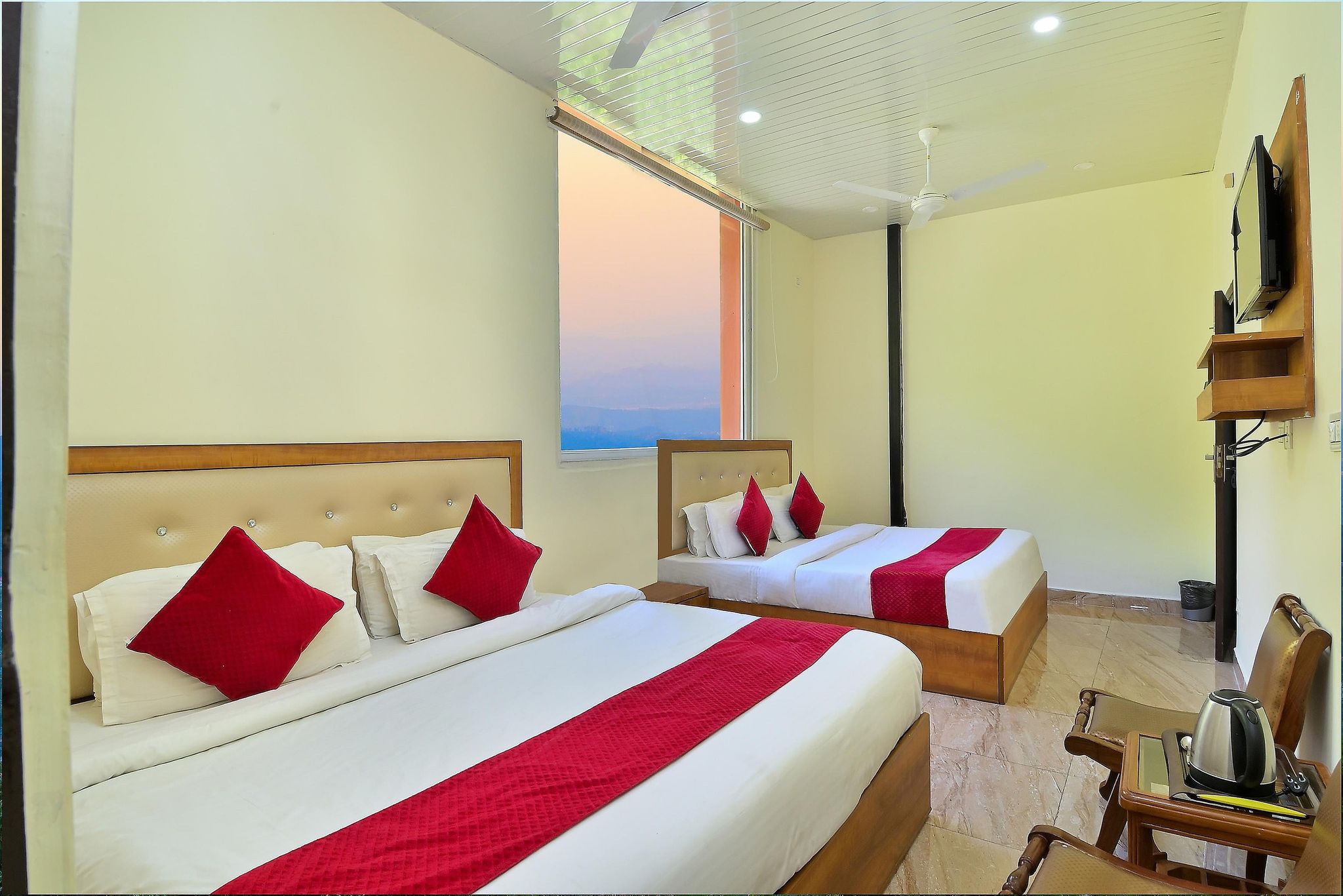 Hotel Bliss Valley- Hotel in Dharamshala Super Deluxe Hot and Cold AC Room - Beautiful View of Himalayas 4