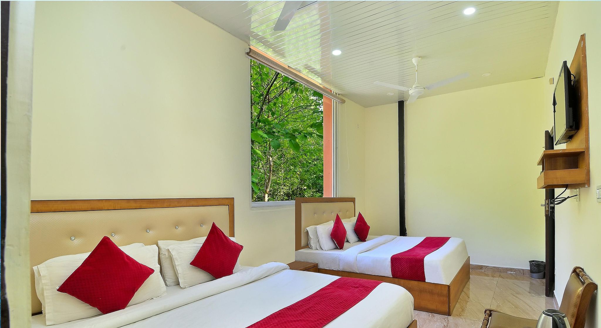 Hotel Bliss Valley- Hotel in Dharamshala Super Deluxe Hot and Cold AC Room - Beautiful View of Himalayas 6