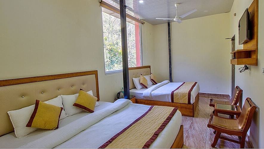 Hotel Bliss Valley- Hotel in Dharamshala Super Deluxe Hot and Cold AC Room - Beautiful View of Himalayas 8