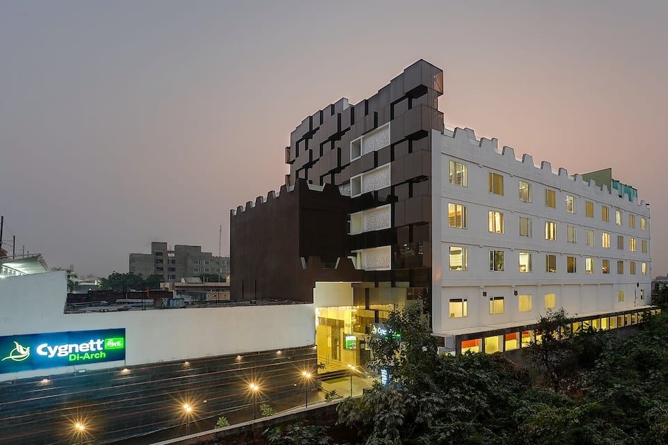 Hotel Di Arch Lucknow