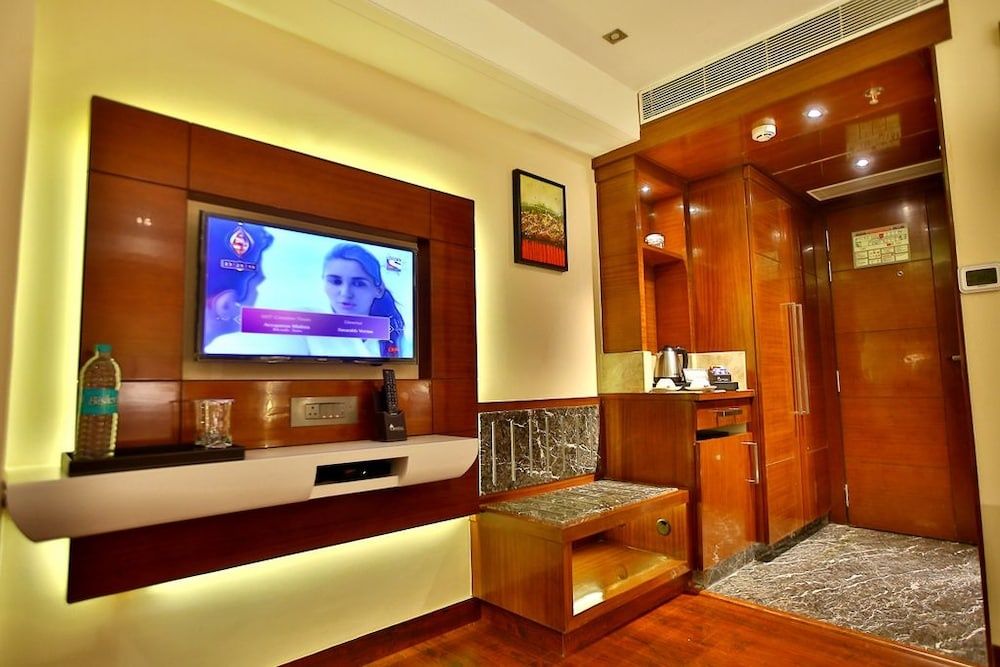 Regenta Central the Crystal Kanpur, Harsh Nagar Executive Room, 1 King Bed, Non Smoking, City View 17