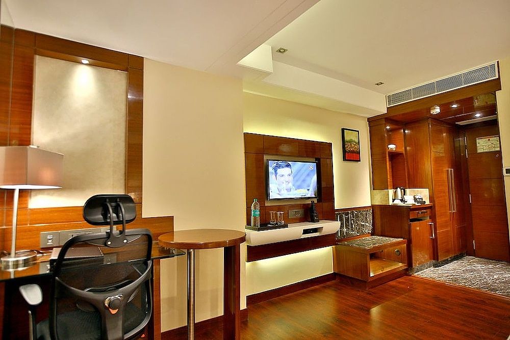 Regenta Central the Crystal Kanpur, Harsh Nagar Executive Room, 1 King Bed, Non Smoking, City View 15