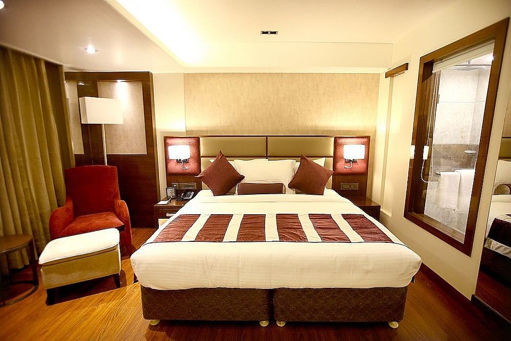Regenta Central the Crystal Kanpur, Harsh Nagar Executive Room, 1 King Bed, Non Smoking, City View 8