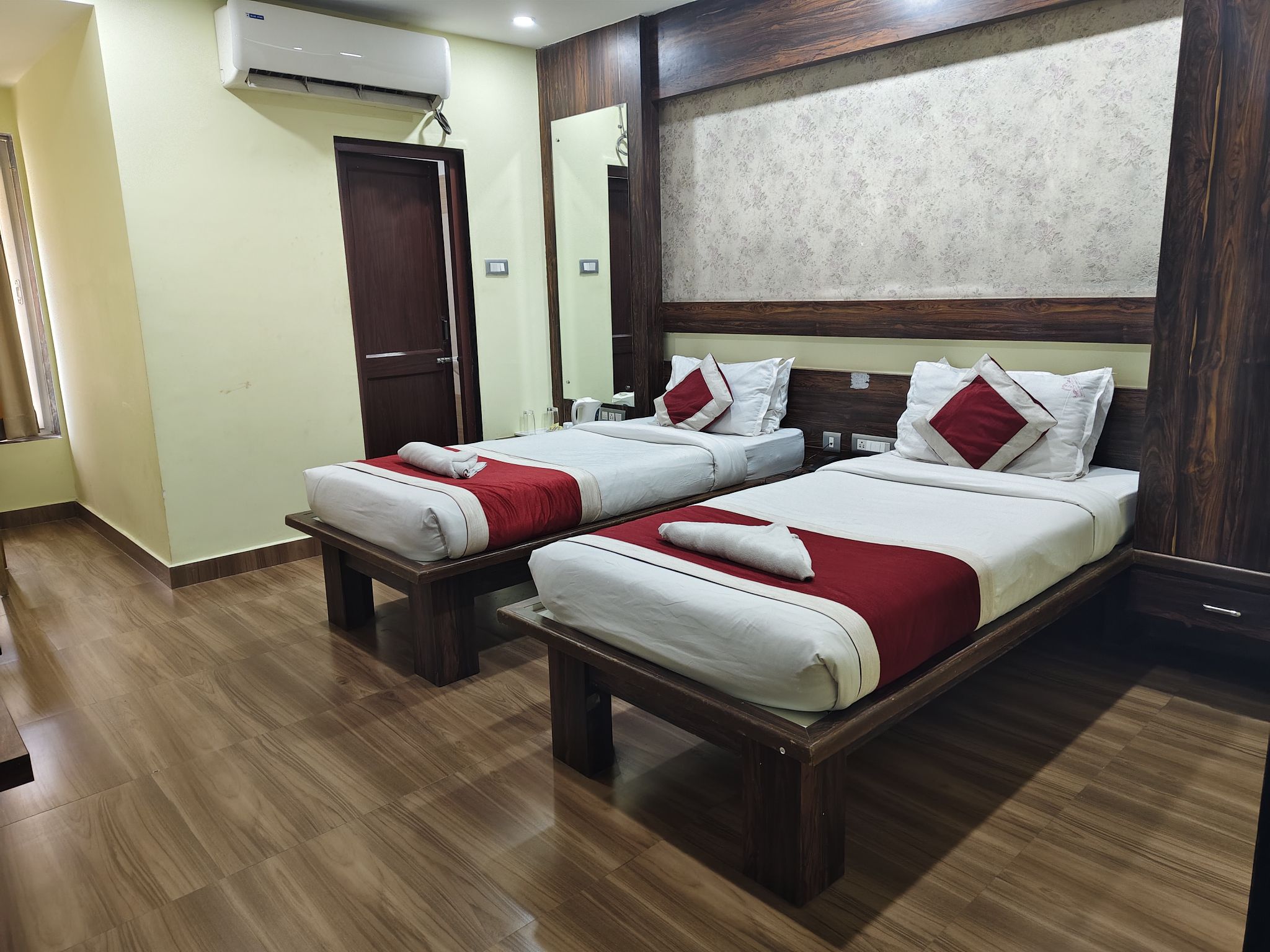 Club AC with free WI FI - Twin Bed