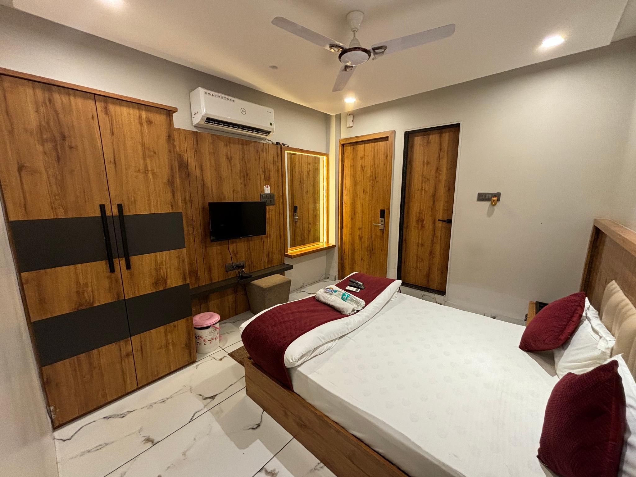 Hotel Ujjain Pride Deluxe Room 15