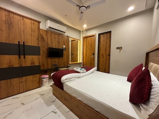 Hotel Ujjain Pride Deluxe Room 2