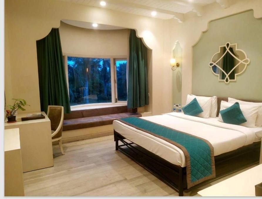 Winter Green Premium Room