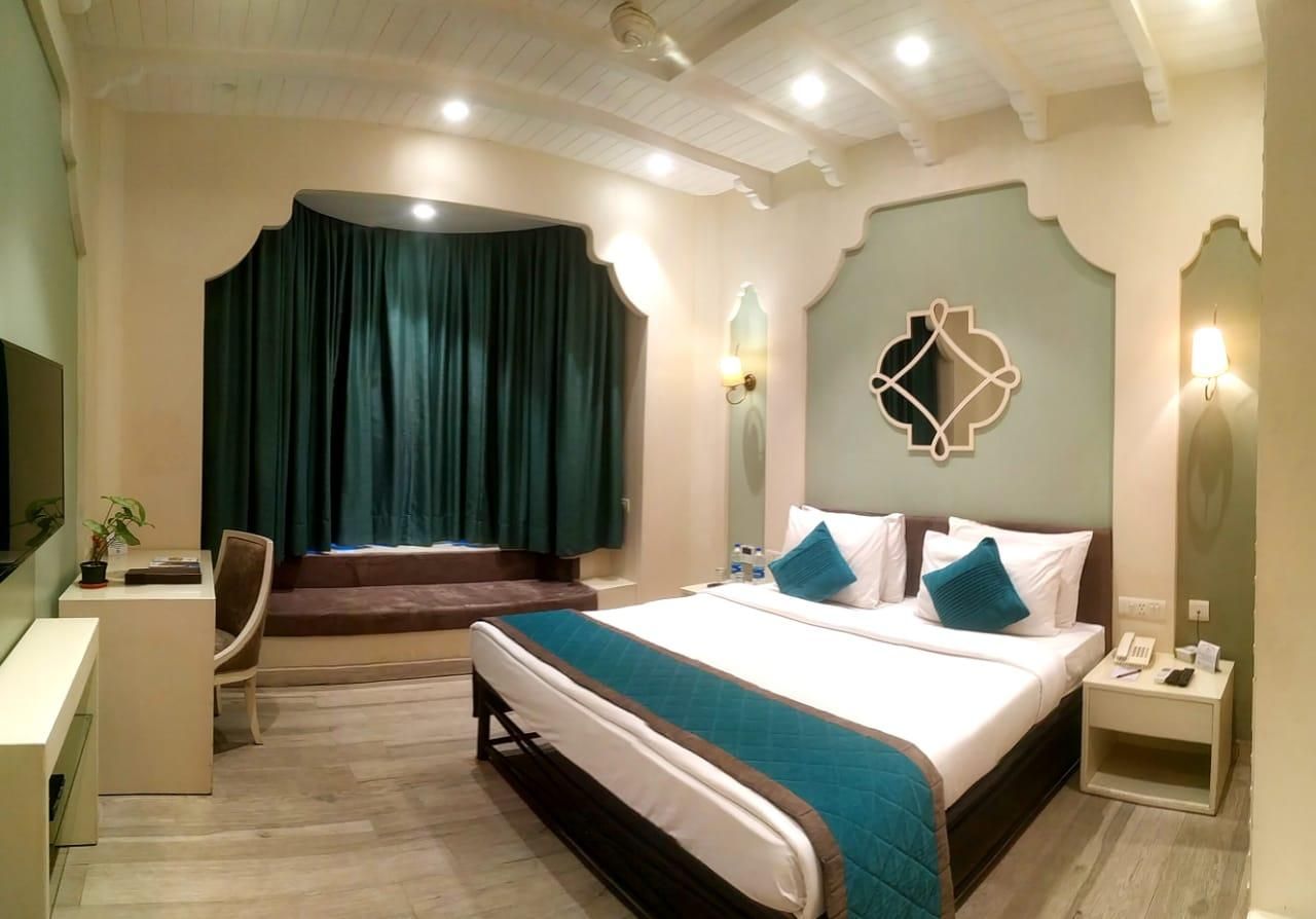 Winter Green Premium Room