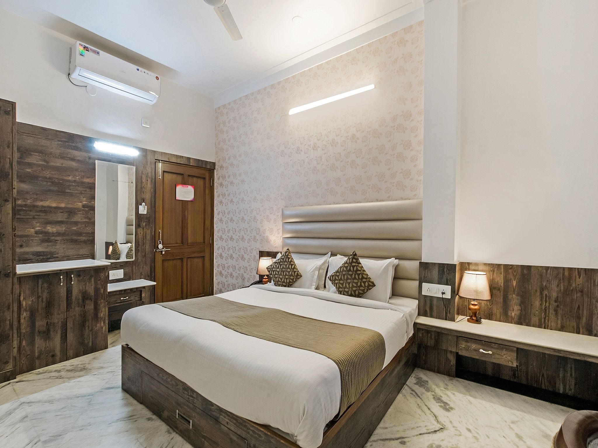 Hotel Castle Inn by Castle Hotels Super Deluxe Room 8