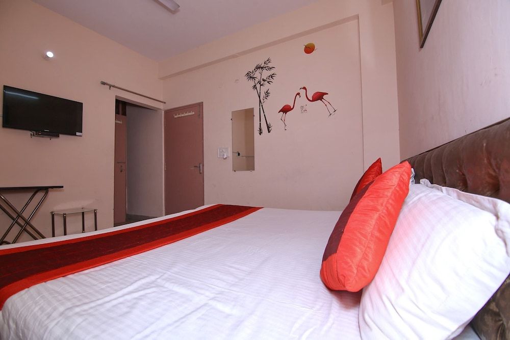 OYO 8907 The Nest Standard Double Room 6