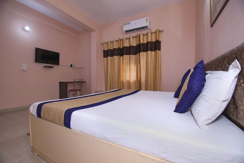 OYO 8907 The Nest Standard Double Room 12
