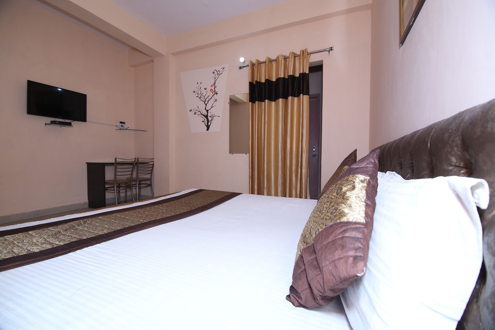 OYO 8907 The Nest Classic Triple Room 2