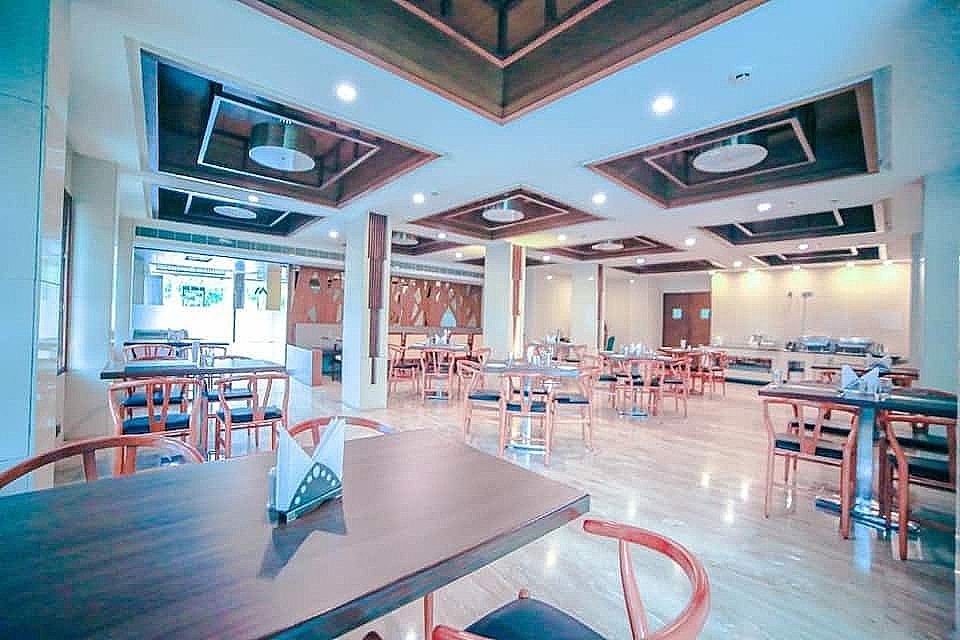 undefined The Metropolitan 9