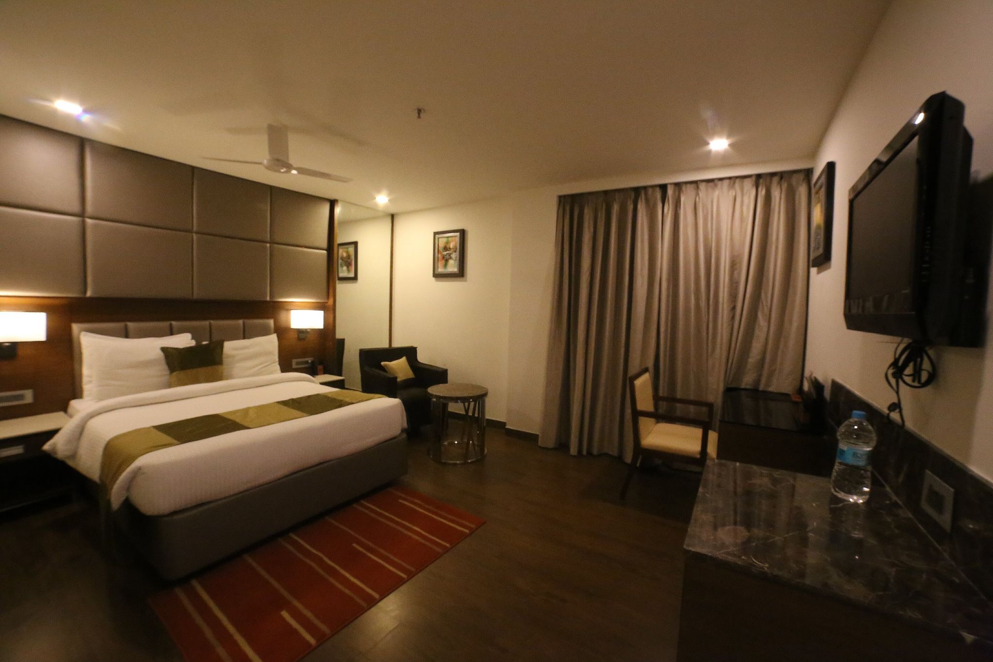 The Metropolitan Standard Room 9