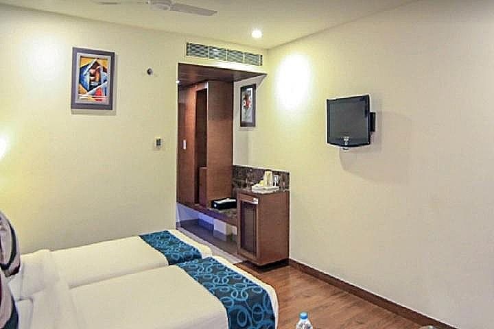 The Metropolitan Standard Room
