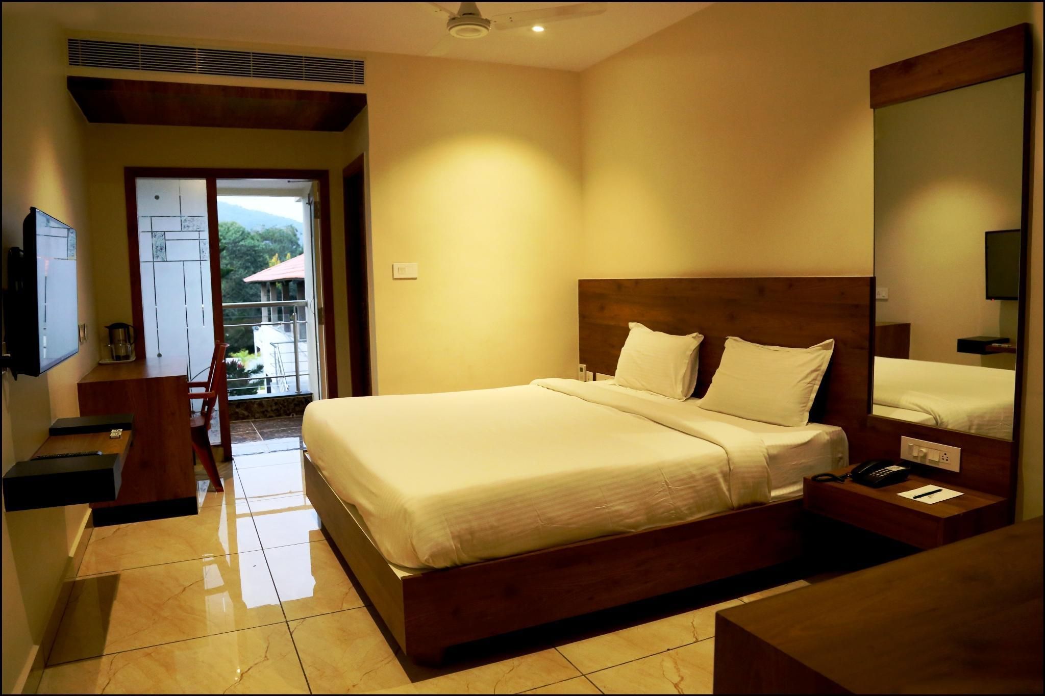 Hotel Hills Deluxe Room 2